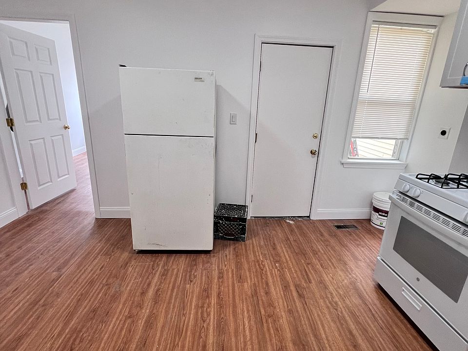 1st image of 26 West St APT 2