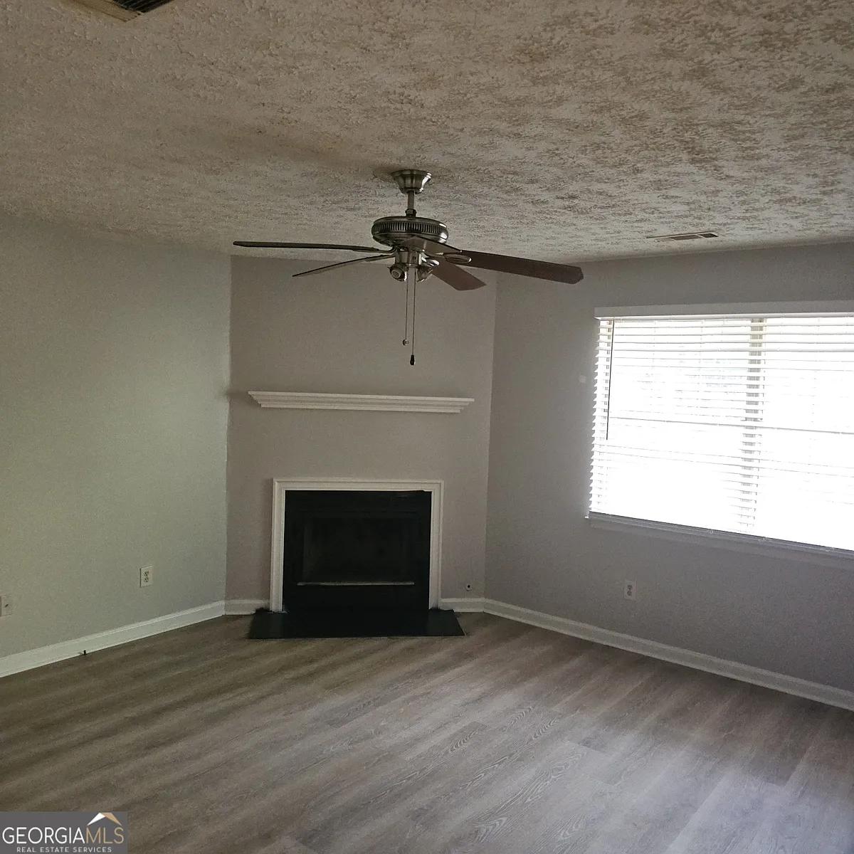 Building Photo - 5906 Summerglen Ln