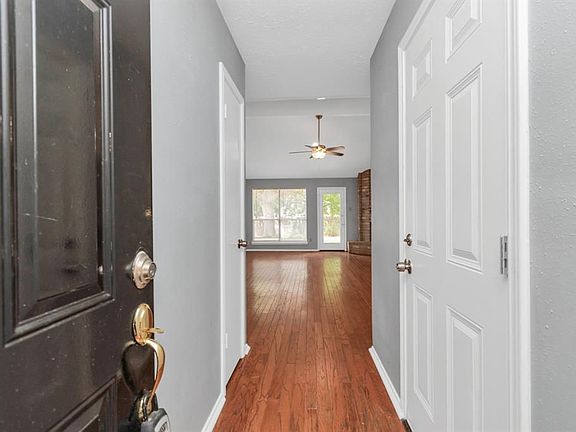 3rd image of 2423 Willow Bend Dr