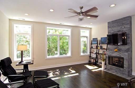 2nd image of 822 W Buckingham Pl #3