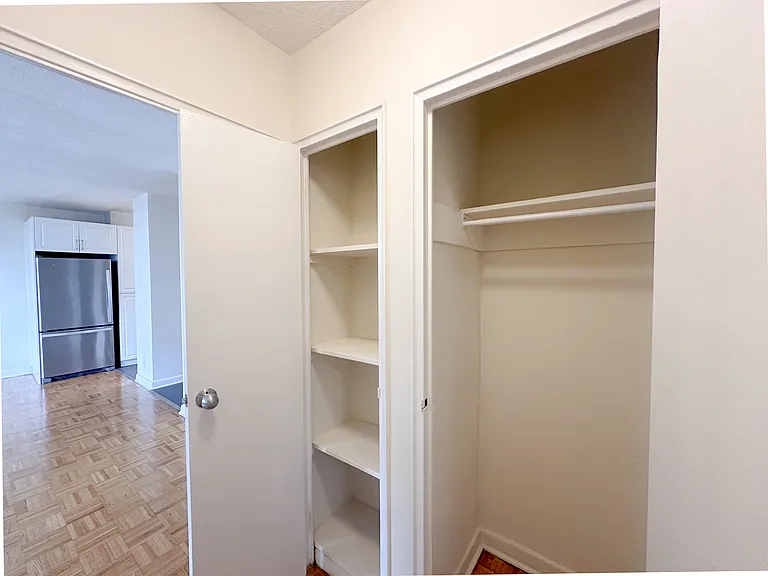 199 Roehampton Ave — Photo 12