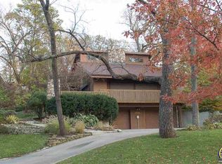 2736 SW Macvicar Ave, Topeka, KS 66611