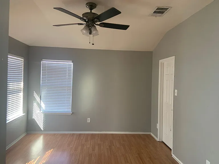 4915 Allegany Dr — Photo 10