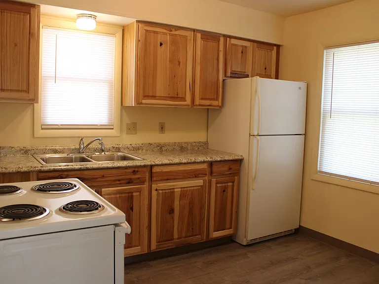 610 Stover St — Photo 3