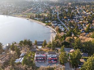 2737 Tudor Ave #2, Saanich, BC V8N1L6