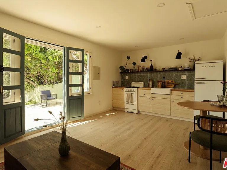4197 York Blvd — Photo 4