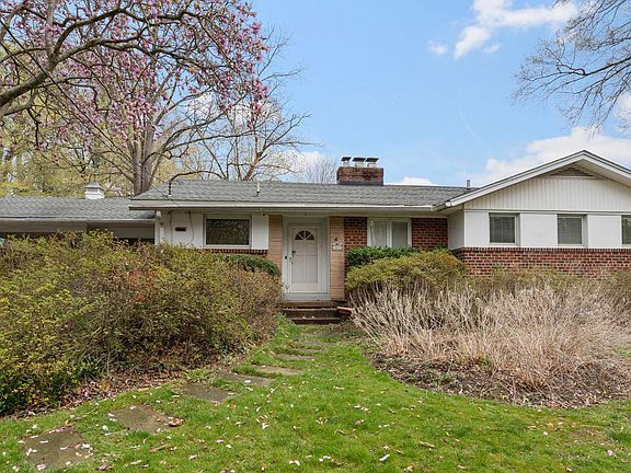 3rd image of 7025 Selkirk Dr