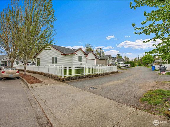 4th image of 622 NW 29th Place