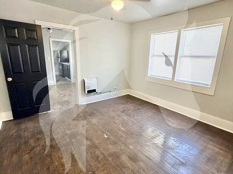 334 S Pine St — Photo 4