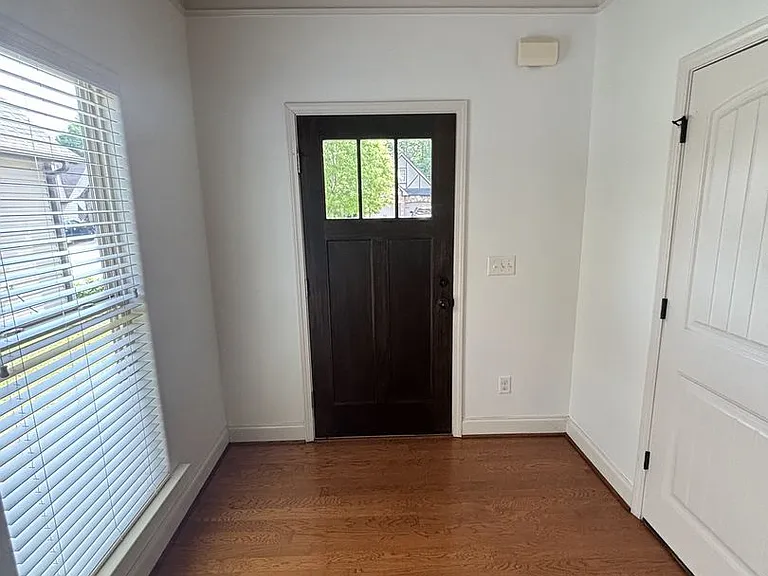 182 Sharpe St — Photo 2