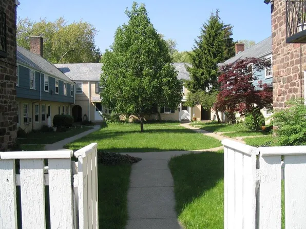 715 Cedar Ln, Teaneck, NJ 07666