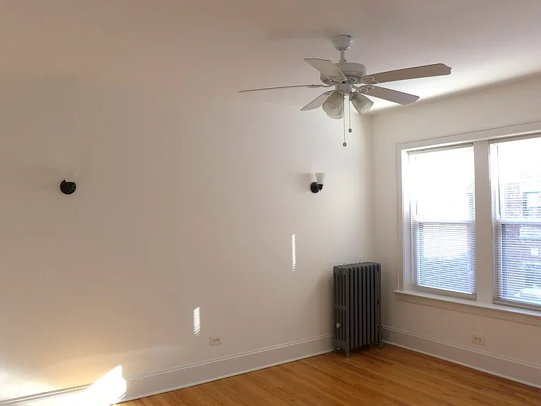 Linder/ Lawrence Apartments — Photo 23