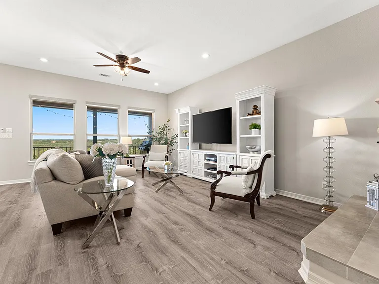 319 Lombardia Dr #21B — Photo 6