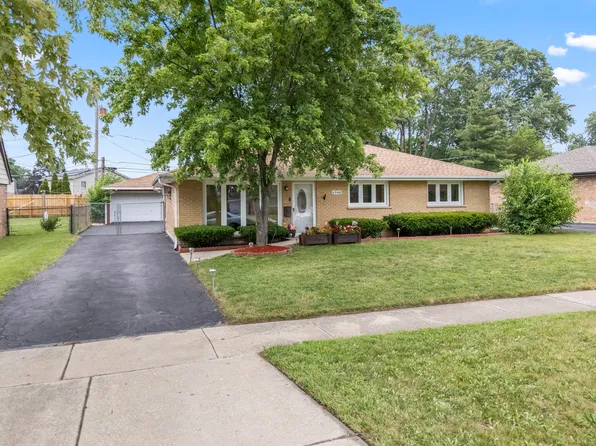 6940 Olympic Dr, Bridgeview, IL 60455