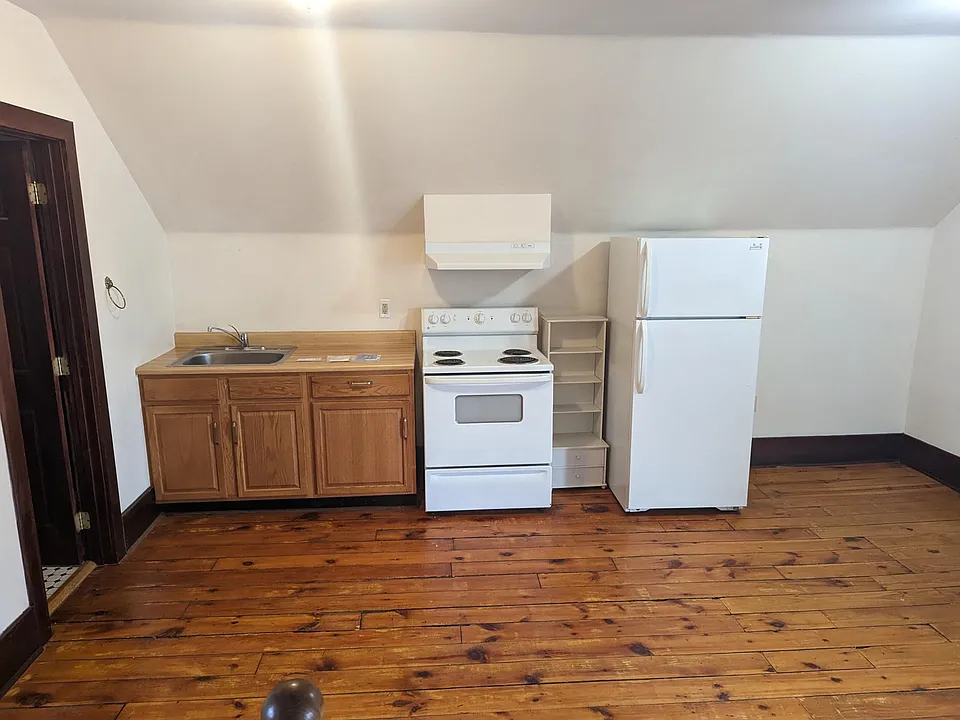 527 N Market St #3