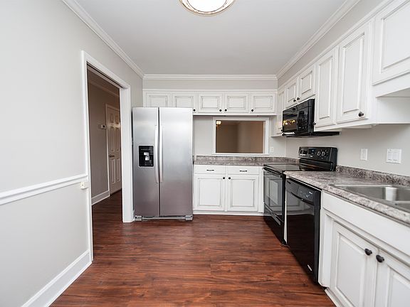 5th image of 45 Somersett Dr