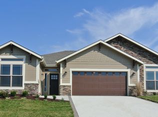 5710 Chimney Rocks Cir, Lawrence, KS 66049