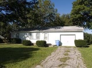 220 S Village St, Tonganoxie, KS 66086