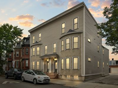 870 E 4th St APT 1, Boston, MA, 02127