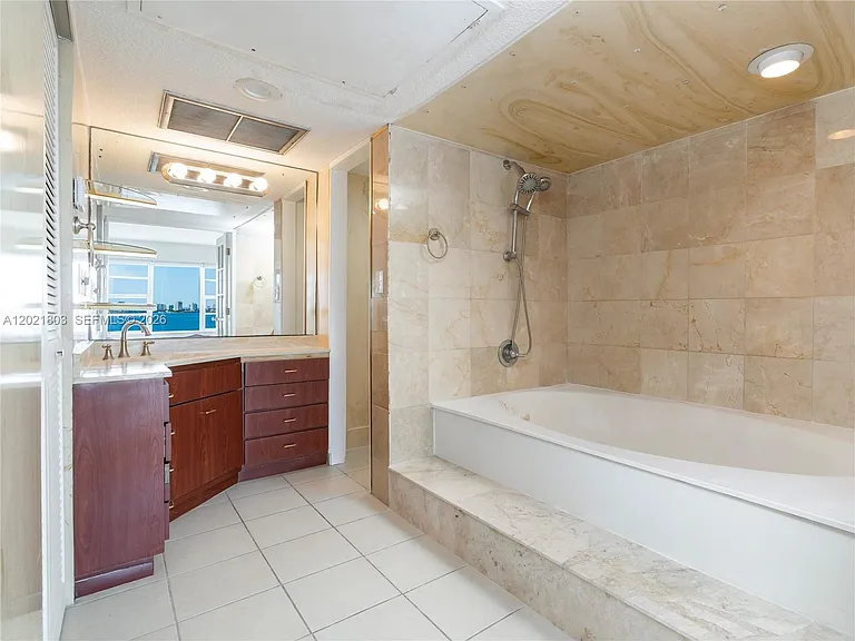 11111 Biscayne Blvd #912 — Photo 8