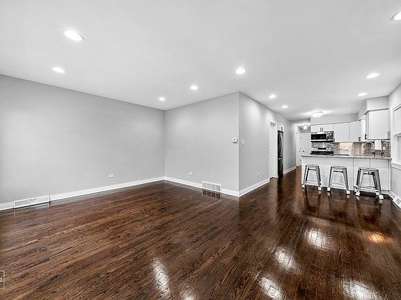3rd image of 7133 S Hoyne Ave