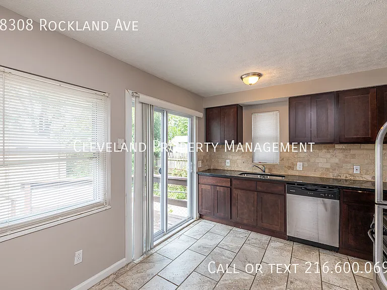 18308 Rockland Ave — Photo 4