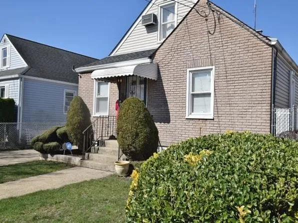 32 Jacob Street, Elmont, NY 11003