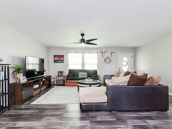 2nd image of 608 Wayside Rd NE