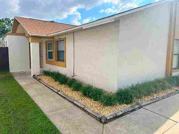 3 bed, 2.0 bath, 1519 sqft, $2,300 — Photo 2