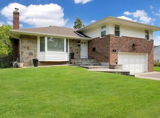 32 Canterbury Rd, Woodbury, NY