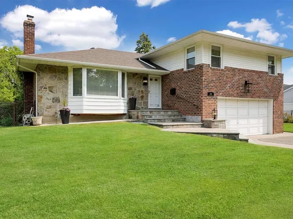 32 Canterbury Road, Woodbury, NY 11797