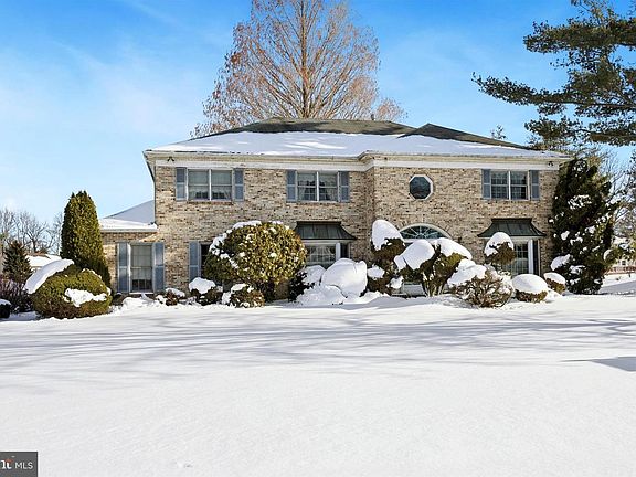 2nd image of 1733 Brittany Dr