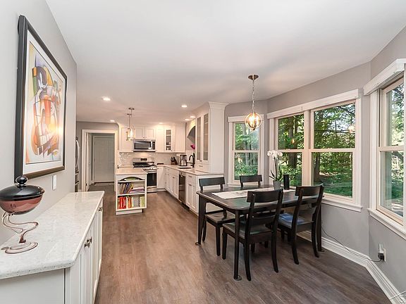 3rd image of 5812 Thornberry Dr
