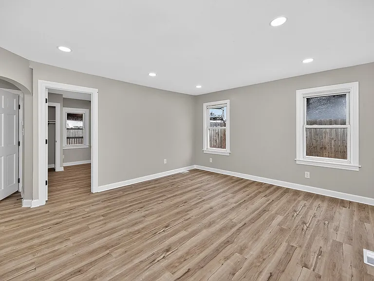 2804 Yankee Rd — Photo 2