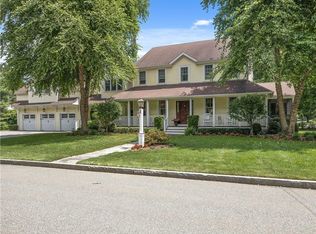 2 Lafayette Ct, Barrington, RI 02806