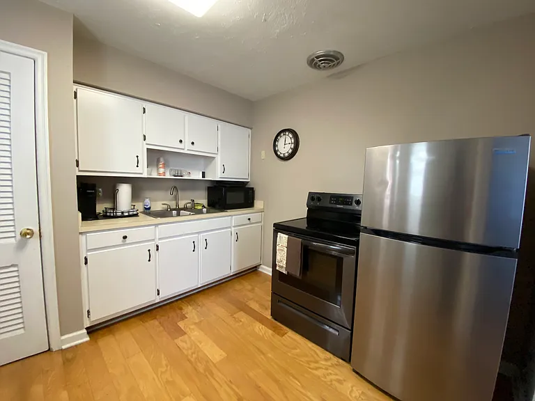 610 Woodfin Rd — Photo 2