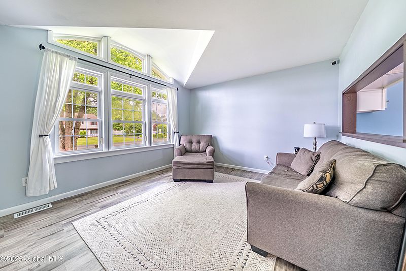 3rd image of 6 Suncrest Drive