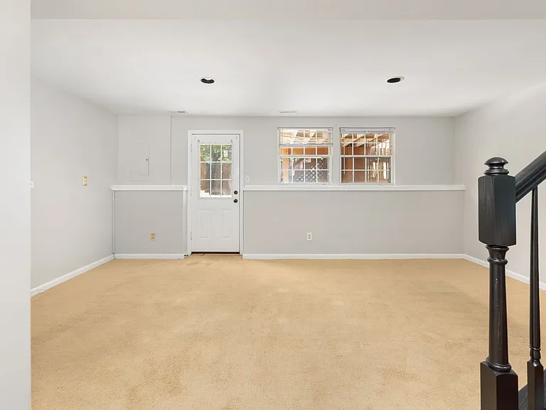 12894 Effingham Ct — Photo 25
