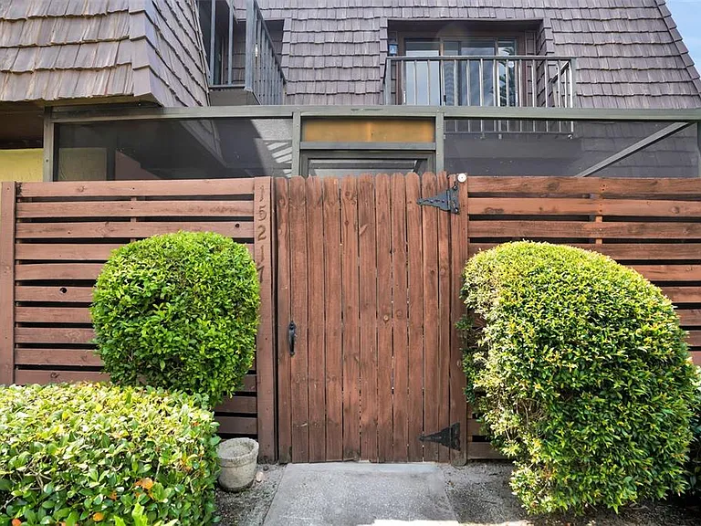 15217 W Pond Woods Dr — Photo 48