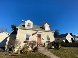 230 N Fenner Ave #1B, Middletown, RI 02842