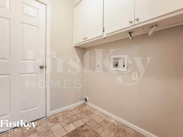 430 Citadel St — Photo 9