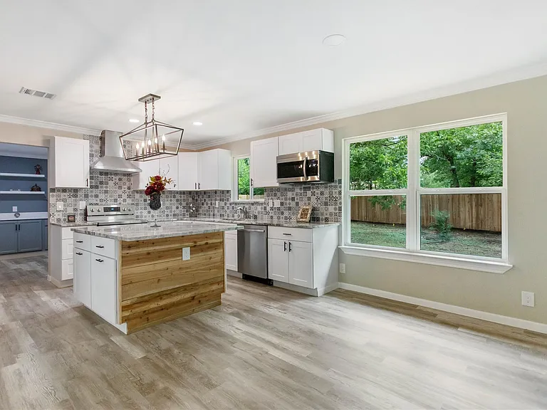904 Westview Cir — Photo 11