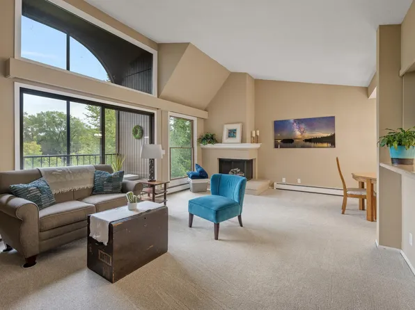 8441 Irwin Rd APT 301, Bloomington, MN 55437