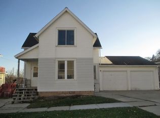 19 W Main St, Plymouth, WI 53073