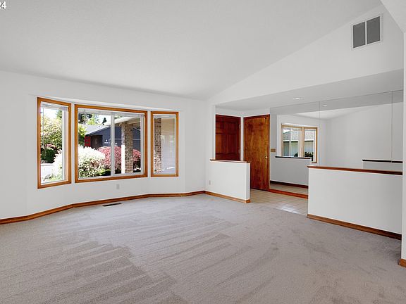 5th image of 2801 SE Balboa Dr