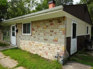 8 Robin Rd, Carpentersville, IL 60110