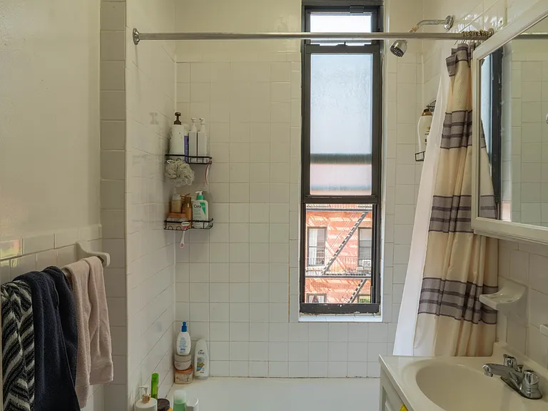 401 W 47th St #11 — Photo 28