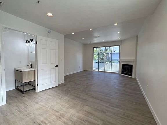 3rd image of 4547 Murietta Ave APT 3