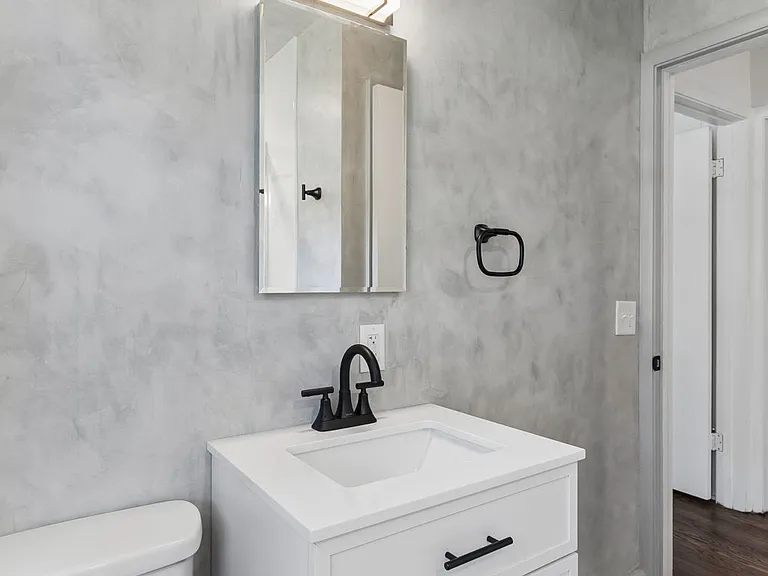 907 Westchester Dr — Photo 13