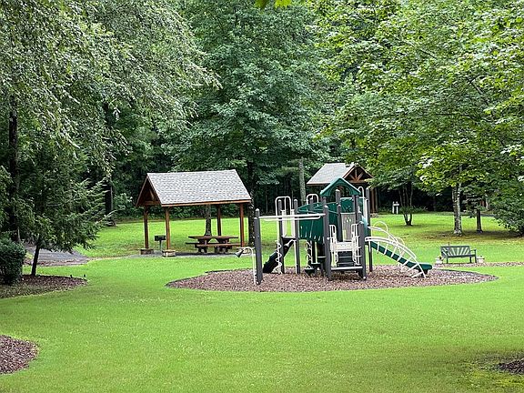 5th image of 113 Beech Tree Dr